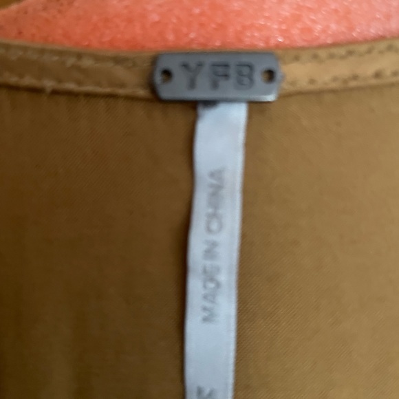 YFB Young Fabulous & Broke long sleeve medium blouse - Picture 3 of 5